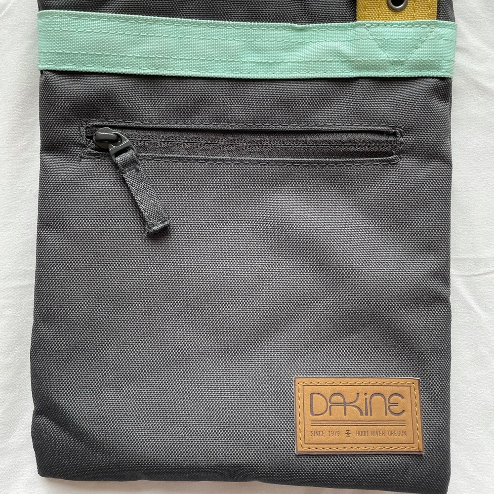 Dakine Crossbody bag